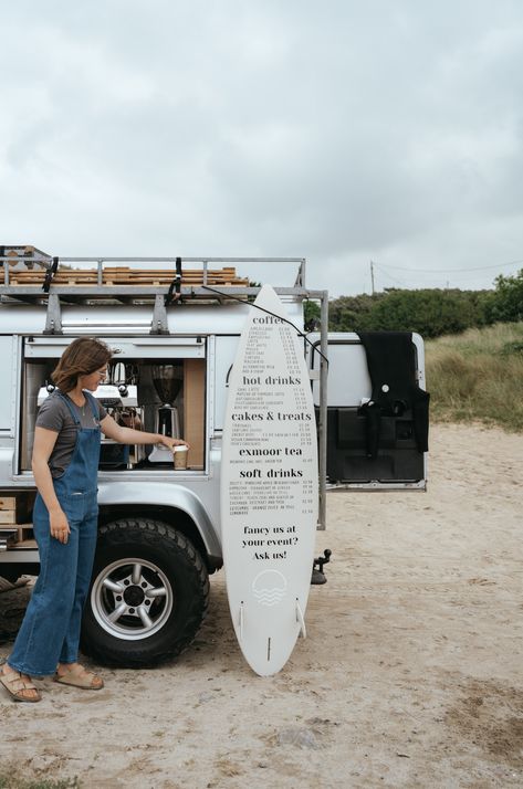 We are a brand new female-founded artisan coffee Landrover Defender, based in the South West UK, providing top notch Organic artisan coffee and gluten free & vegan cakes at events around Devon & Cornwall. Coffee Van Ideas, Beach Coffee Shop, Landrover Defender 110, Trailer Exterior, Surf Cafe, Devon Cornwall, Vans Aesthetic, Surfer Lifestyle, Surf Coffee