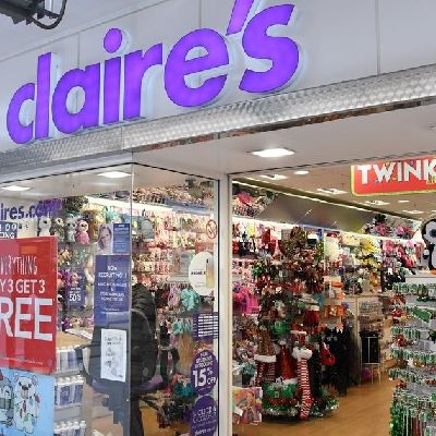 Claire's #Accessories #is #the #latest #Hull #store #in #crisis Grainger Games, the UK's leading independent computer game specialist, has also had vital credit facilities slashed by lenders, according to Chronicle Live. Stephen Bowyer, managing partner of the North East video game chain that has stores in North Point Shopping Centre and Whitefriargate, has said ...... https://www.hulldailymail.co.uk/whats-on/shopping/claires-accessories-grainger-carpetright-closing-1365820 Spencers Store Aesthetic, Claires Aesthetic, 2000s Target Store, Claires Store Aesthetic, Claires Store, Claires Accessories, Claires 2000s, Mall Aesthetic, 80s Mall Stores