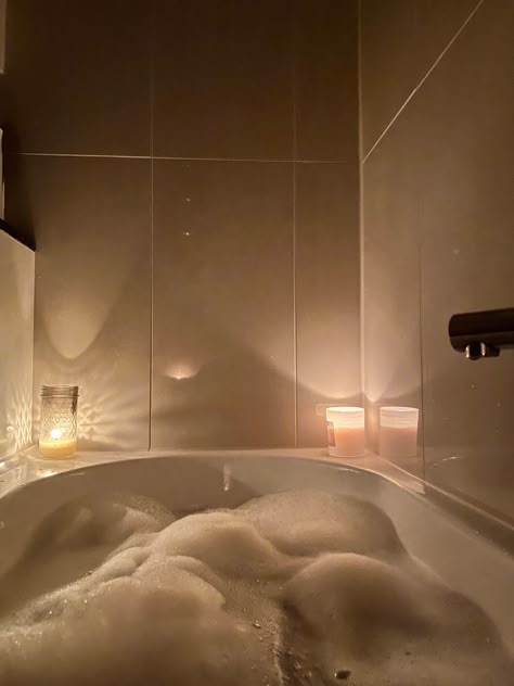 Bubble Bath Aesthetic, Bathtub Aesthetic, Aesthetic Bath, Bath Aesthetic, Bubble Baths, Model Makeup, Relaxing Bath, Dream Bathroom, Bubble Bath