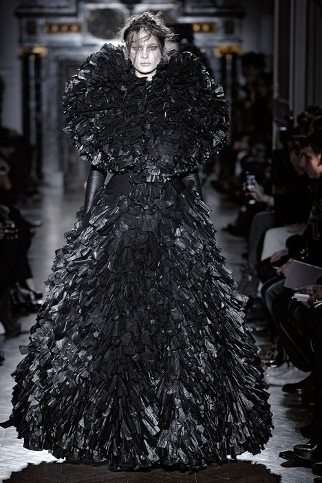 Bin Bag Couture... gothic gowns made from shredded black bin bags, layered to create volume - upcycled fashion; alternative materials // Gareth Pugh PD Gothic Gowns, Kampot, Gareth Pugh, Recycled Fashion, Upcycled Fashion, Dark Fashion, Fashion History, Costume Design, Gothic Fashion