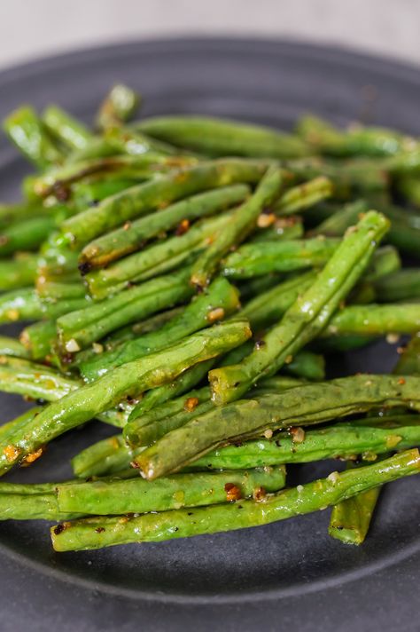 Roasted Herb and Garlic Green Beans — CookSnapBake.com Garlic Roasted Green Beans, Green Bean Recipes Stove Top, Roasted Green Beans Oven, Roasted Garlic Green Beans, Green Bean Recipes Healthy, Plan 2025, Kidney Foods, Thanksgiving Green Beans, Grilled Green Beans