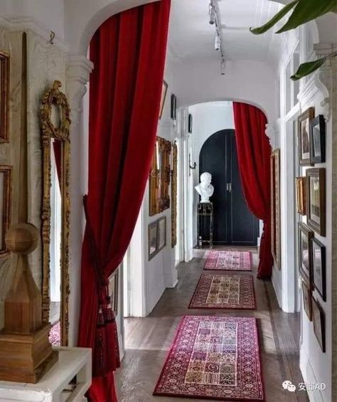 Italian Style Decor, Italian Inspired Home, French Apartment, House Interior Design Styles, Casa Vintage, Italian Beauty, Maximalist Decor, Tiny Apartment, Classic Italian