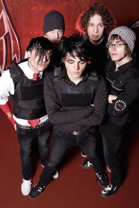 My Chemical Romance Wallpaper, Ray Toro, I Love Mcr, Sweet Revenge, Palaye Royale, Black Parade, Mikey Way, Red Wall, Frank Iero