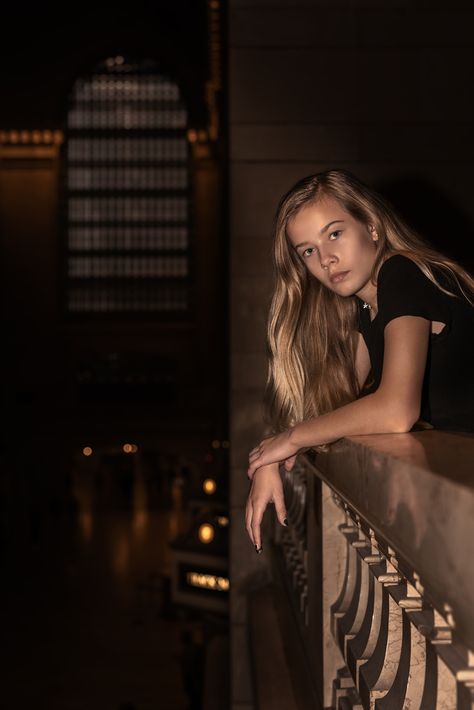 Posing On Balcony, Balcony Portrait Photography, Balcony Photoshoot Ideas, Balcony Shoot, Balcony Photoshoot, Headshots Portraits, Aesthetic Portrait, Photography Headshots, Grad Photoshoot