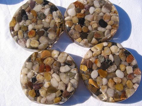 Rock Coasters, Beach Rocks Crafts, River Stones Crafts, River Rock Crafts, Diy River Rock, Rock Crafts Diy, Diy Resin Table, There's No Place Like Home, Tile Crafts