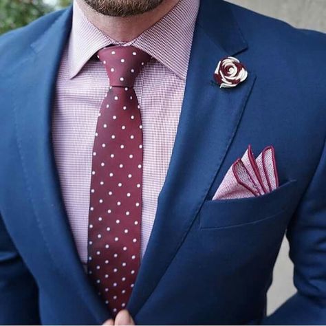 Blue Suit Pink Tie, Style Gentleman, Suit Combinations, Blue Suit Men, Mens Fashion Work, Mens Fashion Blazer, Men With Street Style, Navy Blue Suit, Mens Fashion Inspiration