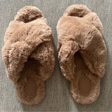 Nwot Never Worn Cozy House Slippers Open Toe House Slippers Womens, Beige Slippers, Ugg Dakota, Tory Burch Flip Flops, Bow Slides, Taylor Swift New, Ballerina Slippers, Slide Slippers, Suede Slippers