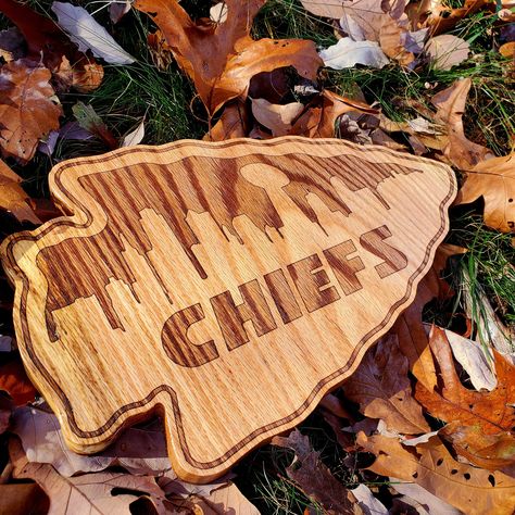 Chiefs Sign, Chiefs Decor, Personalized Crafts, Chiefs Kingdom, Football Signs, The Chiefs, Corn Hole, Kc Chiefs, Wood Pattern