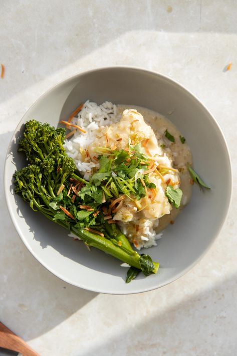 This coconut lemongrass poached fish is the perfect weeknight dinner. With less than 10 ingredients, this fish comes together in 30 minutes! Fish With Coconut Rice, Coconut Poached Fish, Chicken Poblano Soup, The Palatable Life, Palatable Life, Bowls For Dinner, Snap Pea Salad, Poached Fish, Thai Coconut Soup