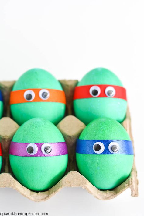 Dyed Ninja Turtles Eggs Minion Easter Eggs, Wallpaper Easter, Cool Easter Eggs, Confetti Eggs, Creative Easter Eggs, Decorated Eggs, Easter Egg Dye, Easter Egg Designs, Easter Egg Crafts