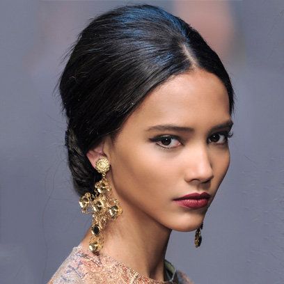 Party hair at Dolce & Gabbana AW13 Middle Part Updo, 60s Inspired Hair, Pretty Updos, Bridal Hair Updo, Wedding Guest Hairstyles, Wedding Hairstyles Updo, Wedding Updo, Dolce E Gabbana, Party Hairstyles