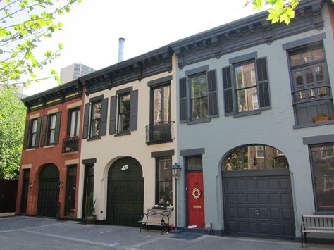 Carriage houses on College Place in Brooklyn Heights Brooklyn Homes, Row Home, Home Exteriors, Row Houses, Townhouse Designs, Nyc Manhattan, House London, Brooklyn Heights, New York Apartment