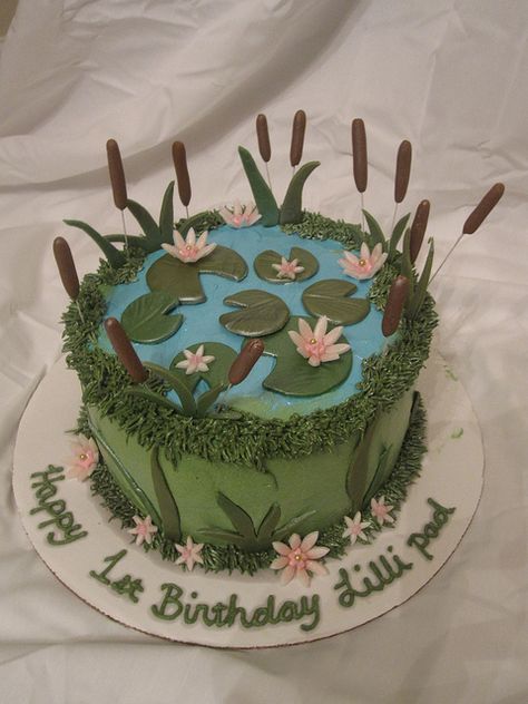 lily pad cake with plastic frogs? Lily Pond Cake, Frog Cake Decoration, Lily Pad Cupcakes, Lily Pad Cake, Pond Cupcakes, Swamp Cake, Lotus Cake, Pond Cake, Roblox Cake