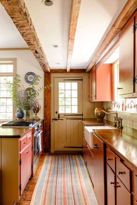 18th Century Decor Interior Design, New England Colonial Interior, Danish Modern Kitchen, Architectural Digest Kitchen, Kitchen Farm, New England Farmhouse, Kitchen Remodel Cost, New England Home, Design Blogs