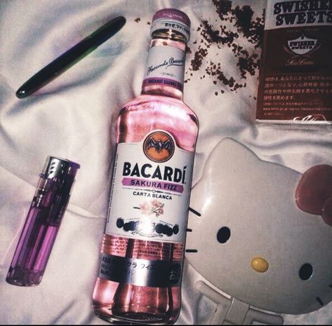 Whisky Spender, Rauch Fotografie, Alcohol Aesthetic, Bacardi, Puff And Pass, Cherry Bomb, Aesthetic Grunge, Grunge Aesthetic, Bad Girl