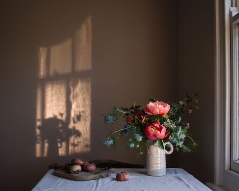 Light And Shadow Photography, Still Life Artists, Still Life Images, Shadow Photography, Fruit Photography, Watercolor Projects, Charcoal Art, Window Light, Still Life Oil Painting