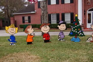 Well, It's Never Boring Around Here!: Charlie Brown Christmas Yard Art Charlie Brown Christmas Decorations, Easter Yard Art, Christmas Manger, Christmas Cutouts, Christmas Yard Art, Peanuts Christmas, Brown Christmas, Christmas Yard Decorations, Charlie Brown Christmas