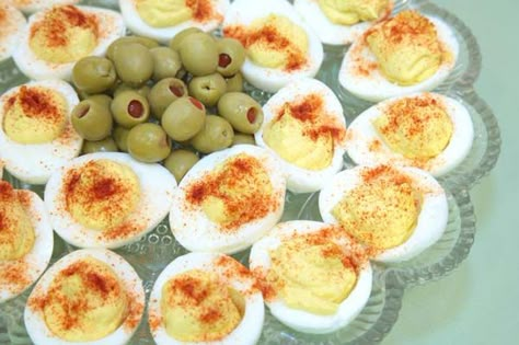 YUM!!! I LOVE deviled eggs!!! (and I LOVE spanish olives too) Devilish Eggs, Retro Dinner Party, 70s Dinner Party, Retro Cocktail Party, 70s Food, 1970s Party, Retro Dinner, Mad Men Party, 1960s Party