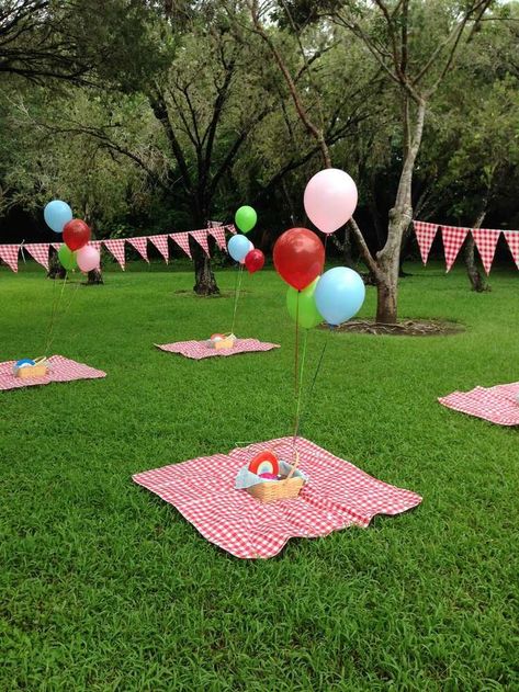 15 Ways to Decorate a Table with a Balloon Centerpiece on Love the Day Bear Picnic Birthday Party, Summer Party Inspiration, Teddy Bear Picnic Birthday Party, Picnic Birthday Party, Kids Picnic, Teddy Bears Picnic, Teddy Bear Party, Picnic Theme, Summer Party Themes