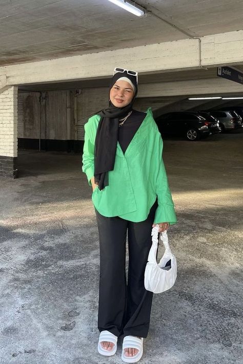 Hijabi Outfits Casual Summer, Green Blouse Outfit, Hijabi Winter, Outfit Traveling, Hijab Casual Outfit, Hijab Outfit Summer, Hijab Fits, Hijab Art, Travel Fits