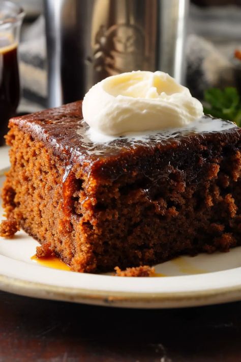 Old Fashioned Molasses Cake Recipe Amish Applesauce, Old Fashioned Cake Recipes, Molasses Cake, Applesauce Cake Recipe, Molasses Recipes, Gingerbread Cake Recipe, Snacking Cake, Cake Bundt, Farm Recipes