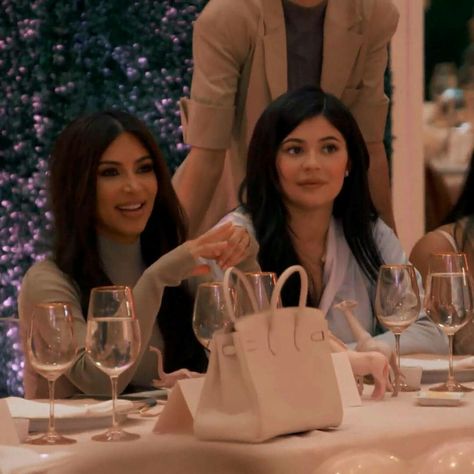 Kylie And Kim, Kylie Jenner Blonde, Kily Jenner, Kylie Kardashian, Kim And Kylie, Kylie Jenner Photoshoot, Jenner Photos, Kylie Baby, Estilo Kylie Jenner