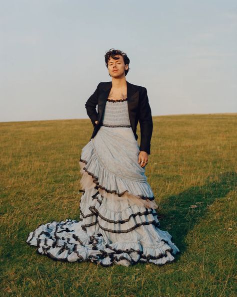 Tyler Mitchell, Harry Styles Vogue, Gucci Gown, Vogue Editorial, Gender Neutral Clothes, Statement Outfit, Vogue Covers, Sustainable Fashion Brands, Fashion Images