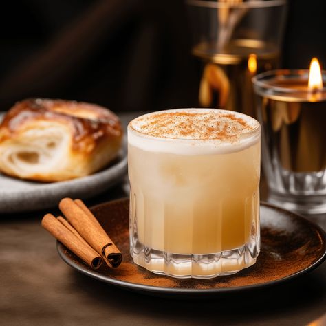 Cinnamon Roll Cocktail Recipe - The Cinnamon Roll Cocktail is a sweet, creamy concoction with a warm cinnamon spice that lingers on the palate. It's rich and velvety, with a delightful balance between the sweetness of the liqueurs and the boldness of the cinnamon. Cinnamon Roll Cocktail, Cinnamon Cocktails, Cinnamon Cocktail, Cinnamon Schnapps, Cinnamon Sugar Rim, Old Fashioned Drink, Cinnamon Syrup, Cocktail Syrups, Dairy Free Cream