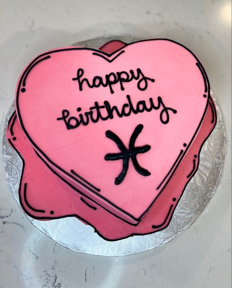 Pisces Birthday Ideas, Pisces Cake Aesthetic, Pisces Szn Cake, Pisces Season Cake, Pisces Queen Cake, Pisces Cake Ideas, Heart Shaped Cakes Birthday Aquarius, Pisces Birthday Cake, Pisces Cake