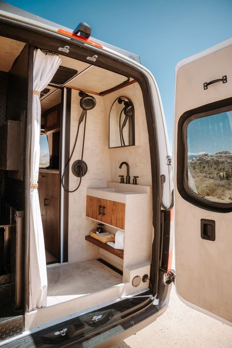 Van Inspiration, Bus Decor, Camper Interior Design, Tiny House Camper, Van House, Camper Van Life, Kombi Home, Sprinter Van Conversion, Van Conversion Interior