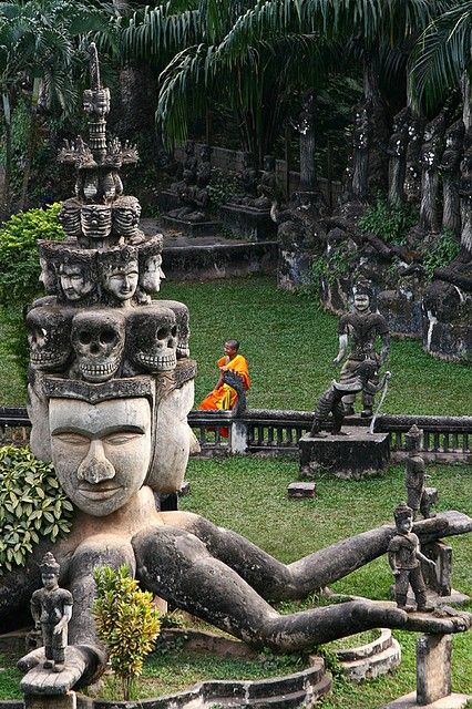 buddha park, laos Da mal meditieren. Das wär bestimmt nen Schub für das eigene Bewusstsein! Vientiane Laos, Mekong River, Vientiane, Yoga Community, Community Boards, Halong Bay, Sticky Rice, Sculpture Park, Bhutan