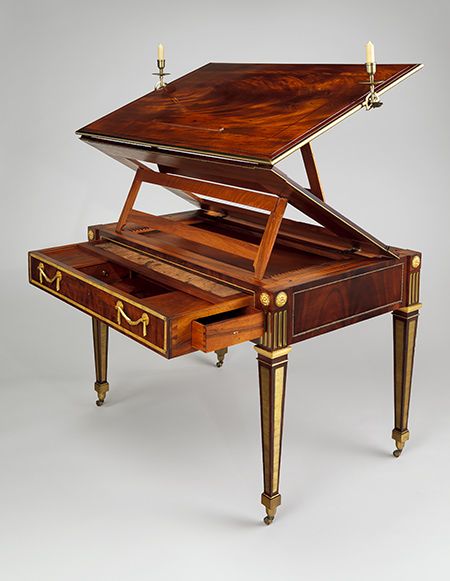 David Roentgen: Architect's table (L.2009.19) | Heilbrunn Timeline of Art History | The Metropolitan Museum of Art Antique Drafting Table, Furniture Entryway, Architect Table, Painting Wooden Furniture, Roll Top Desk, Drafting Table, Painting Wood, Antique Desk, Old Furniture