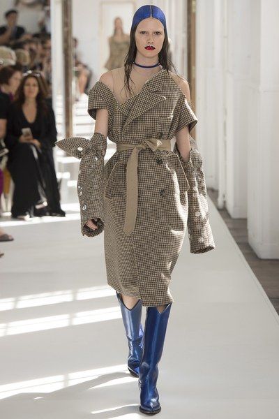 Maison Margiela Fall 2017 Couture Collection - Vogue Deconstruction Fashion, Collection Couture, Couture Designers, Harper's Bazaar, Harpers Bazaar, Fashion Show Collection, Fall 2017, Sportswear Women, Couture Collection