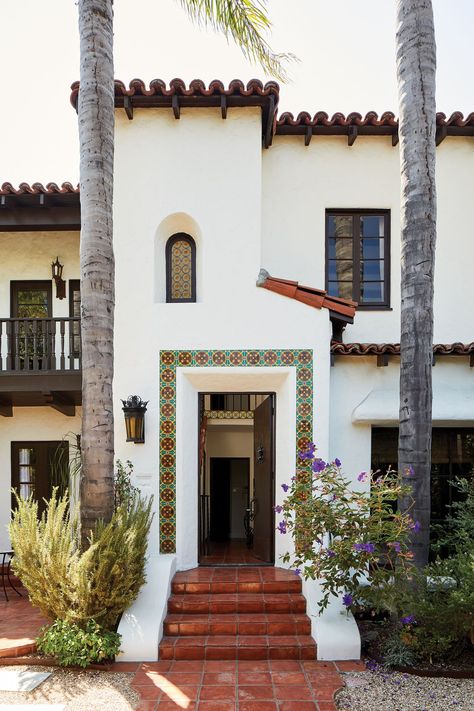 Spanish Colonial Style Homes Exterior, East Asian Aesthetic, Spanish Windows, Small House Communities, Southwest Architecture, Aesthetic May, Spanish Revival Architecture, Aesthetic Culture, Rosa Park