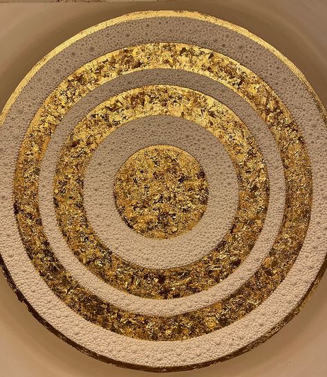 Atelier 8 I Impressionen Goldige Momente Round Artwork, Bruce Lee Art, Gold Drawing, Vector Art Design, Texture Painting On Canvas, Gold Leaf Art, Moon Decor, Circle Metal Wall Art, Mirror Mosaic