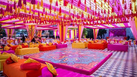 Ceiling Decor For Wedding, Pool Wedding Decorations, Wedding Ceiling Decorations, Mehendi Decor Ideas, Wedding Ceiling, Decor For Wedding, Wedding Decor Photos, Wedding Entrance Decor, Indian Wedding Video