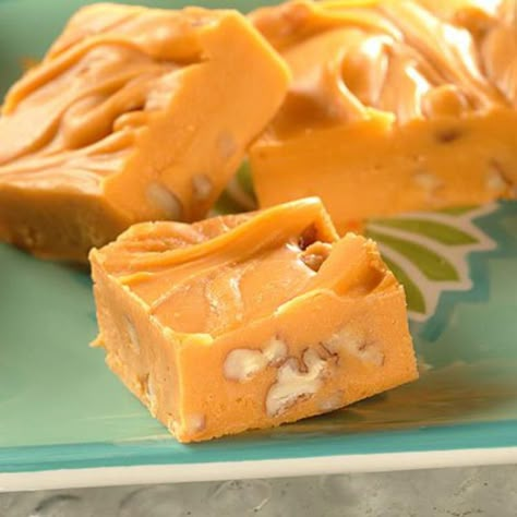 Butterbeer Fudge, Butterscotch Fudge, Best Fudge Recipe, Harry Potter Butter Beer, Homemade Fudge Recipes, Butter Fudge, Homemade Fudge, Peanut Butter Fudge, Homemade Candies