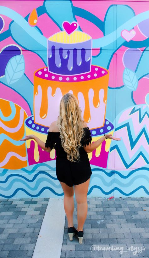 Wynwood Walls Miami, Wall Art Murals, Pinterest Branding, Selfie Wall, Wall Sticker Design, Wynwood Miami, Wynwood Walls, Flower Mural, Colorful Murals