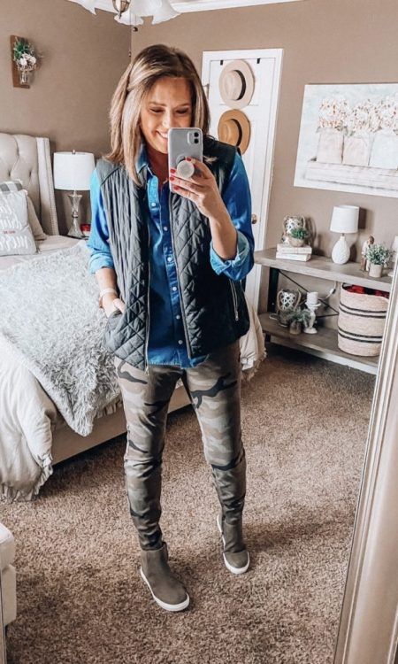 Rainy Day Outfit For Work Office, Rainy Day Outfit For Work, Universal Studios Outfit, Over 40 Outfits, Mom Jeans Outfit, Hiking Pictures, Pants Outfit Casual, Over 50 Womens Fashion, Yoga Pant