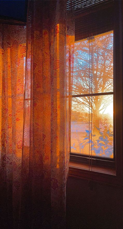 1970s Orange Aesthetic, Soft Orange Aesthetic Vintage, 70s Orange Aesthetic, Omnia Core, Warm Orange Aesthetic, Warm Colors Aesthetic, Sunset Orange Aesthetic, Winter Sunsets, Pretty Cottage