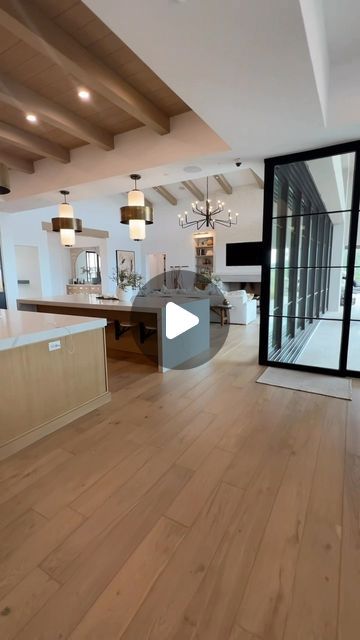 BRADLEY LEAVITT on Instagram: "From the entry to the game room. Just an incredible layout and entertaining space for our clients. Video @paul_aftconstruction2  Architecture @cwarchitecture  Design @thelifestyledco" Grande Piece A Vivre, Open Space Living Room And Kitchen Ideas Interior Design, Kitchen Family Room Layout, Side Extension Ideas, Game Room Layout, Great Room Ceiling, 2 Story Great Room, Family Room Layout, Side Extension