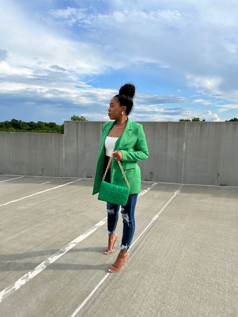 What To Wear With Green Blazer, Green Assesories Outfit, Lime Blazer Outfits For Women, Aka Business Casual, Spring Green Outfits For Women, Green Purse Outfit Summer, Color Blazer Outfits For Women, Bright Green Blazer Outfit, Denim And Green Outfit