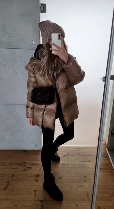 Taupe Puffer Jacket Outfit, Faux Shearling Coat Outfit, Shearling Coat Outfit, Model Mouth, Casual Women Outfits, Teddy Bear Coats, Women Winter Outfits, Smart Casual Women Outfits, Smart Casual Women