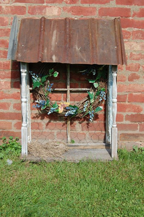 Old Tin Projects, Old Window Decor, Tin Ideas, Old Window Projects, Repurposed Windows, Barn Tin, Window Crafts, Rusty Tin, Barn Wood Projects