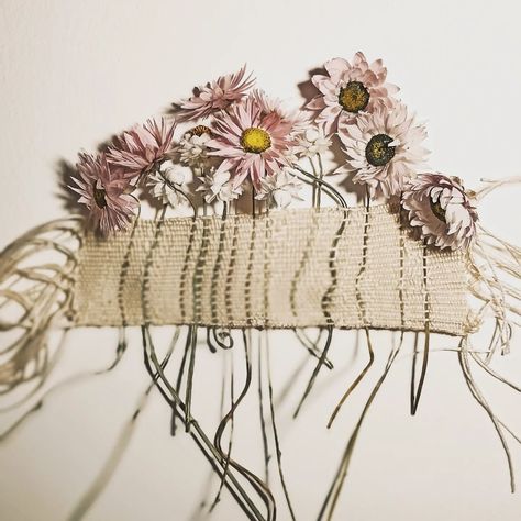 Weaving with dried flowers and cotton ###weaving ###everlastingflowers ###stawflower ###nature ###flowertherapy ###inspiredbynature Flower Weaving, Weaving Flowers, Flower Weaving Pattern, Weaving With Flowers, Dried Flowers Textiles, Woven Flowers Weaving, Weaving Dried Flowers, Weaving Scarfs, Everlasting Flowers