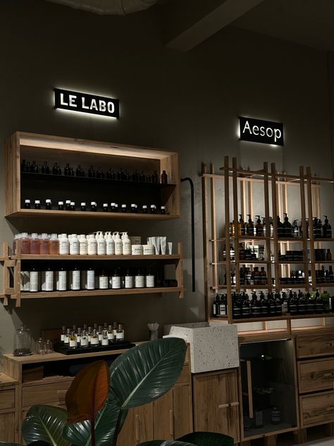 Parfum Shop Design, Perfume Shop Aesthetic, Le Labo Aesthetic, Fragrance Boutique, Aesthetic Perfumes, Soap Aesthetic, Homemade Perfume, Random Aesthetics, Aesthetic Stores