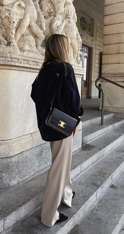 Polished Style Classy, Neat Casual Women Outfits, Celine Triomphe Bag Outfit, Celine Bag Outfit, Foto Best Friend, How To Look Expensive, Celine Triomphe, Organic Fashion, Winter Mode