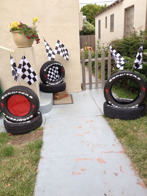 Tire Themed Birthday Party, Monster Truck Birthday Decor, Macqueen Theme Party, Tire Decor, Monster Truck Party Decorations, برق بنزين, Auto Party, Pixar Cars Birthday, Mcqueen Birthday