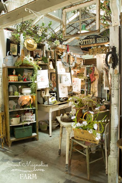 Sweet Magnolias Farm Shop Market Display Vignette - Potting Shed Garden Spring located in The Vintage Peddler Springfield, MO Spring 2020 Vintage Flower Shop Aesthetic, Farm Store Display Ideas, Spring Antique Booth Displays, Rustic Store Displays, Spring Booth Display Ideas, Garden Shop Display, Antique Shop Display Ideas, Danni Rose, Vintage Booth Display Ideas