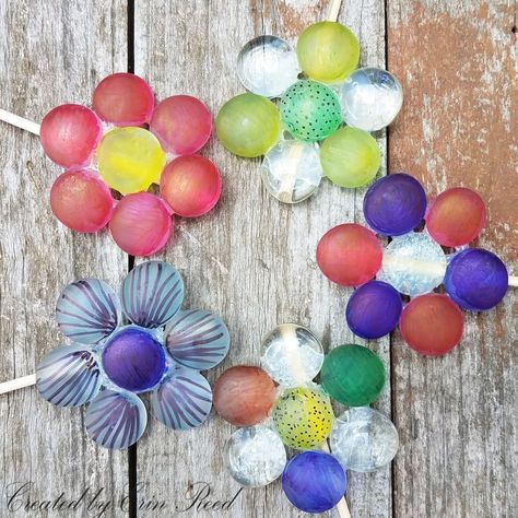 Dollar Store Glass Bead Flowers Glass Gems Projects Ideas Garden, Flat Glass Beads Crafts Ideas, Crafts With Glass Beads, Crafts With Glass Gems, Flat Glass Marble Crafts Diy Ideas, Glass Gems Projects Ideas, Marble Suncatchers, Glass Pebble Crafts, Glass Stone Crafts